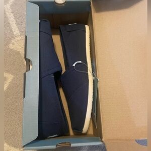 NIB Navy Blue Toms
